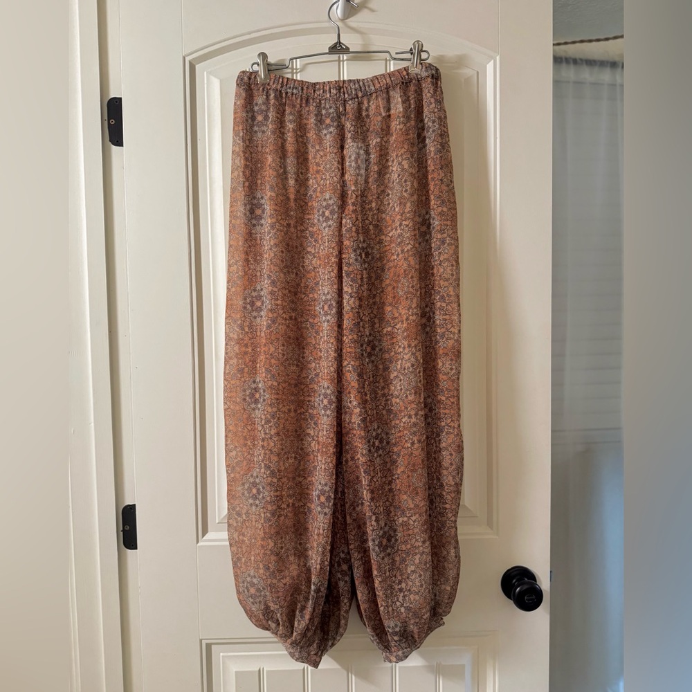 Dreamy Floral Harem Pants in Dusty Rose - Picture 4 of 8